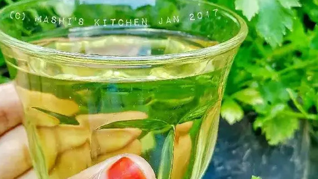 air rebusan daun seledri (credit: Cookpad/Mashi 'Rumoh Resep' (26) @cook_4597001)