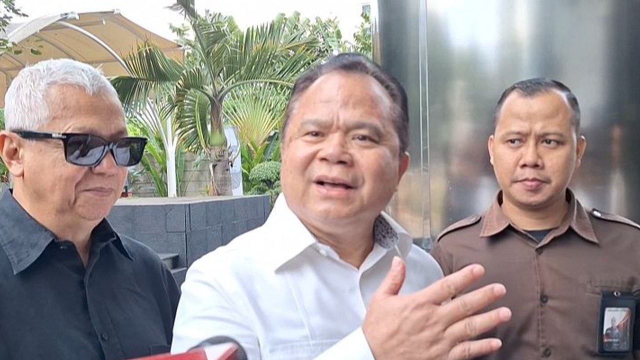 KPK Periksa Mantan Dirjen Imigrasi Ronny F Sompie