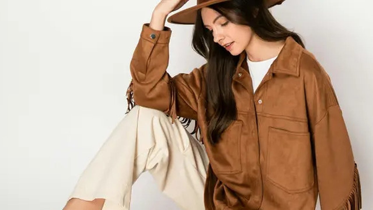 Ilustrasi tersenyum, tertawa, percaya diri. (Photo by @invadingkingdom on Unsplash)