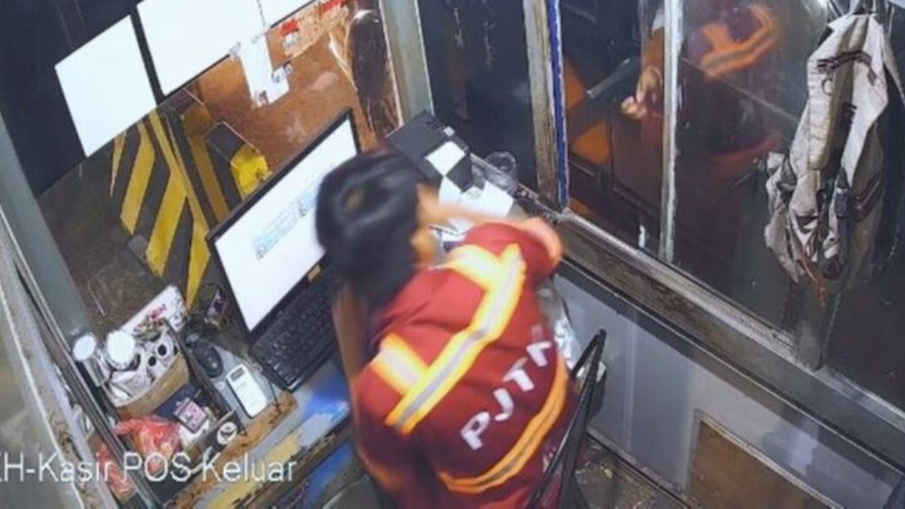 Penjaga Loket Parkir Pelabuhan Bakauheni Ditodong Senpi Petugas KSOP
