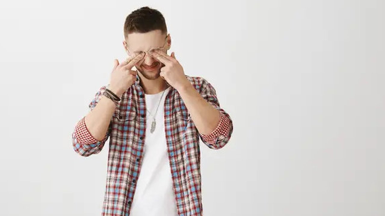 illustrasi mengucek mata copyright/freepik/cookie_studio