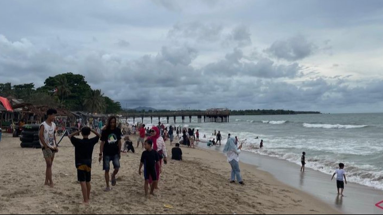 Polres Cilegon menerjunkan Satgas Gakkum untuk mencegah pungutan liar di Pantai Anyer selama libur Isra Miraj, cuti bersama, dan Tahun Baru Imlek 2025, guna memastikan kenyamanan wisatawan.