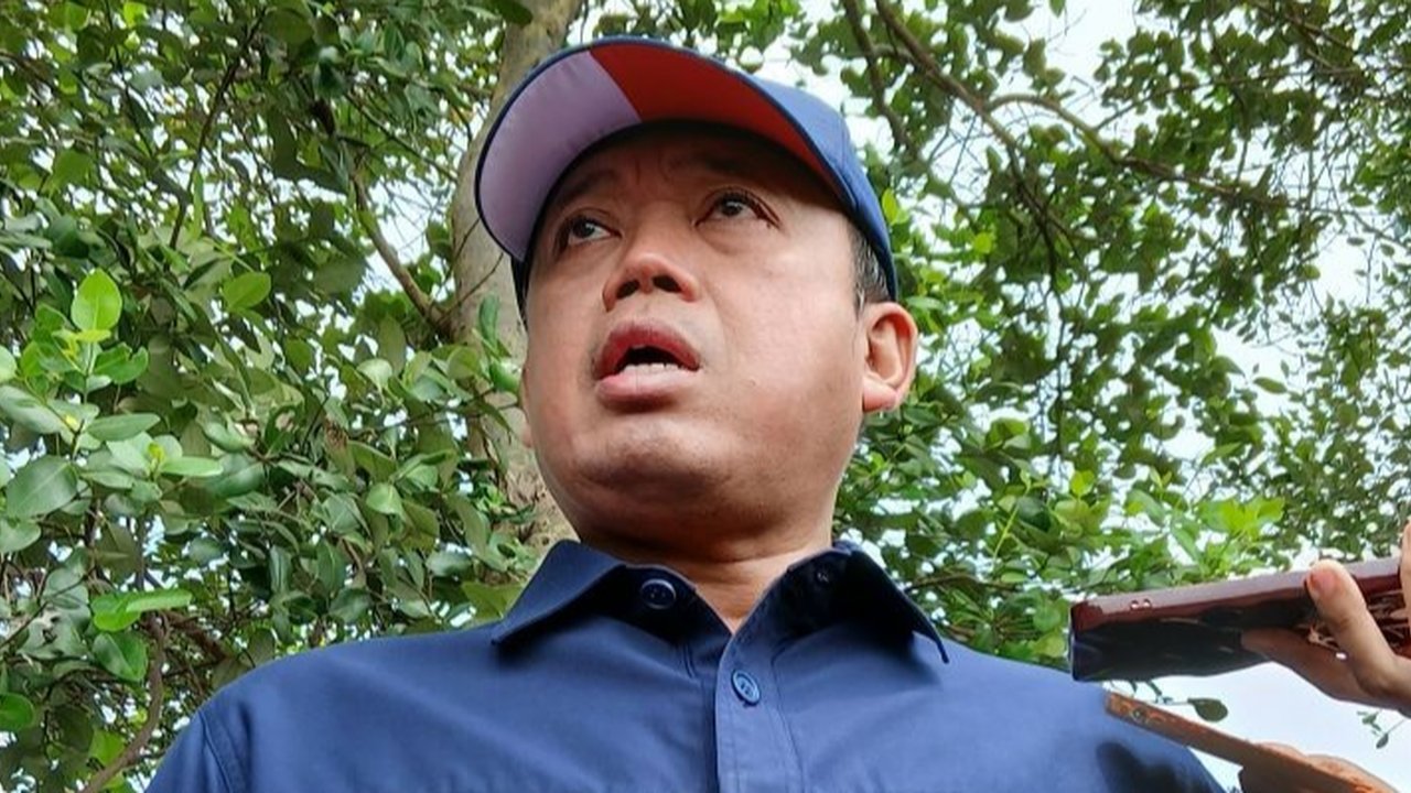 Menteri Agraria dan Tata Ruang/Kepala Badan Pertanahan Nasional (ATR/BPN) Nusron Wahid menyambangi Pantai Anom, Desa Kohod, Kecamatan Pakuhaji, Kabupaten Tangerang, Jumat (24/1/2025) cek paga