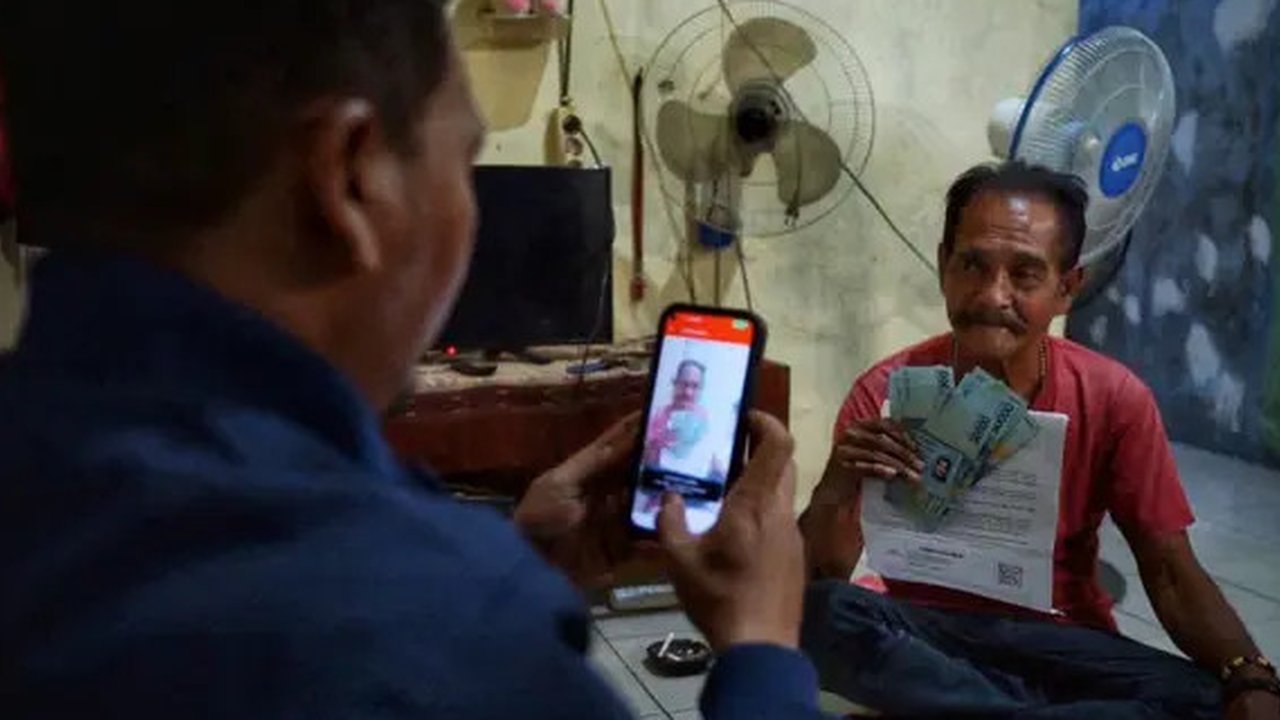 PT Pos Indonesia (Persero) atau PosIND, telah menyelesaikan amanah pemerintah untuk menyalurkan bantuan sosial (bansos) sembako dan Program Keluarga Harapan (PKH) di Jakarta untuk tahap 3 dan