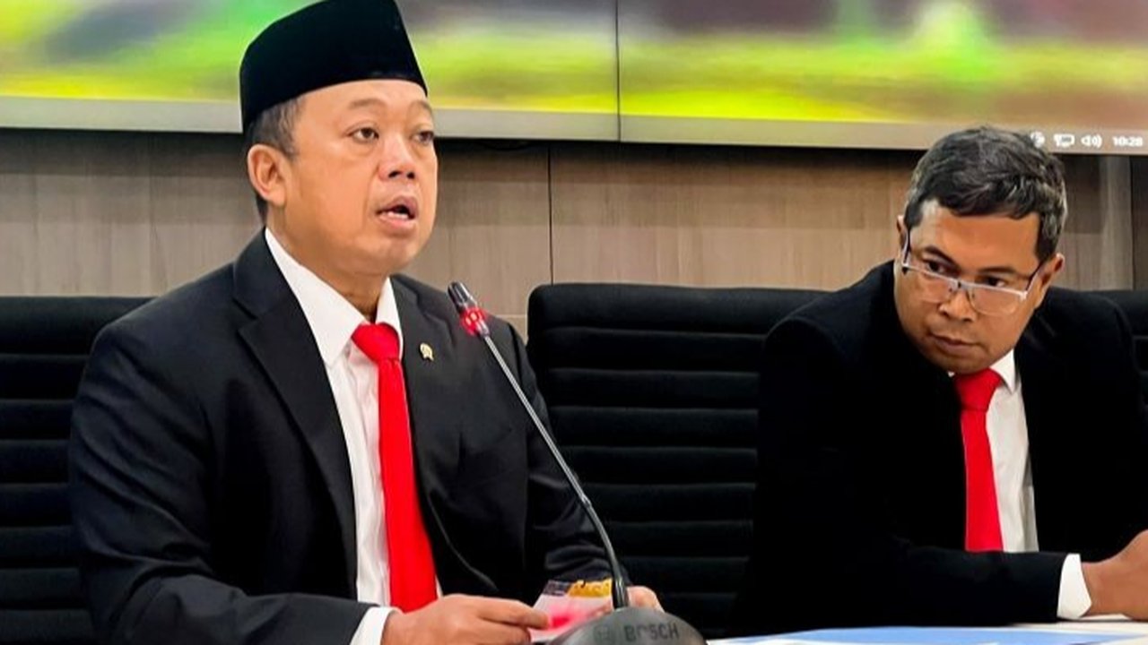 Menteri ATR/BPN Nusron Wahid membantah kabar yang menyatakan PT Kapuk Niaga Indah memiliki sertifikat pagar laut di perairan Tangerang, menegaskan bahwa sertifikat SHGB yang dimiliki perusahaan tersebut di Jakarta Utara telah sesuai prosedur.