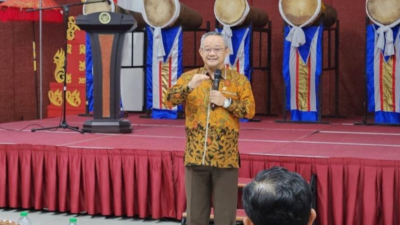 Pemerintah resmi mengganti sistem Penerimaan Peserta Didik Baru (PPDB) menjadi Sistem Penerimaan Murid Baru (SPMB) pada tahun 2025 untuk meningkatkan kualitas layanan pendidikan dan memperbaiki kelemahan sistem sebelumnya.