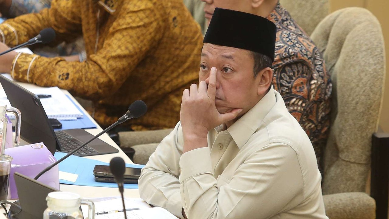 Menteri Agraria dan Tata Ruang (ATR) Nusron Wahid mengikuti rapat kerja dengan Komisi II DPR RI di Kompleks Parlemen, Senayan, Jakarta, Kamis (30/1/2025).