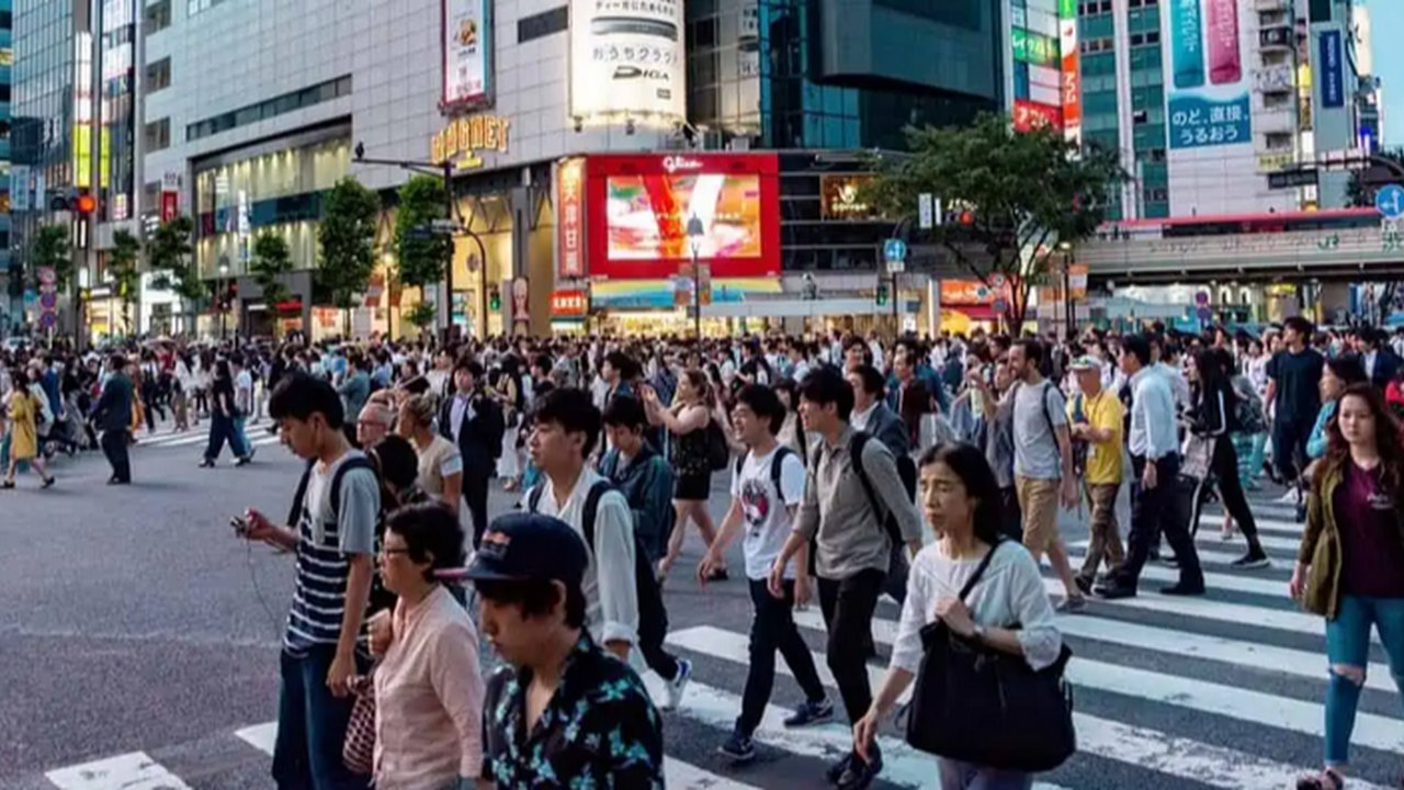 Tokyo Officially Implements 4-Day Work Week to Increase Birth Rate
