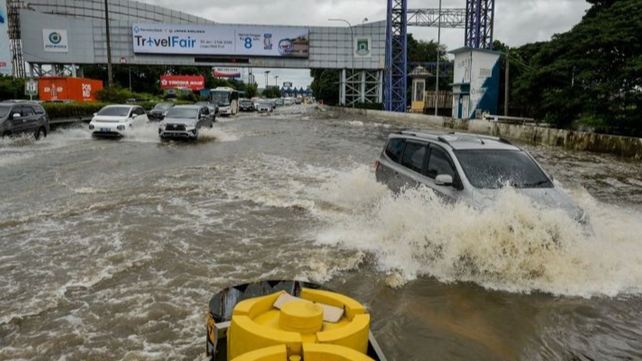 Ketua DPRD DKI Jakarta meminta Pemprov DKI untuk kembali melakukan operasi modifikasi cuaca (OMC) guna mengantisipasi banjir susulan setelah melihat efektifitasnya dalam mengurangi dampak hujan ekstrem di tahun lalu.