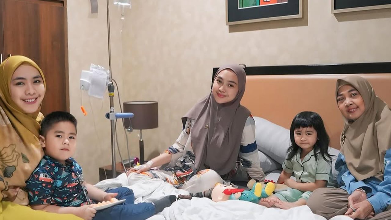 Potret Oki Setiana Dewi Kembali Kumpul Keluarga (credit: instagram/okisetianadewi)