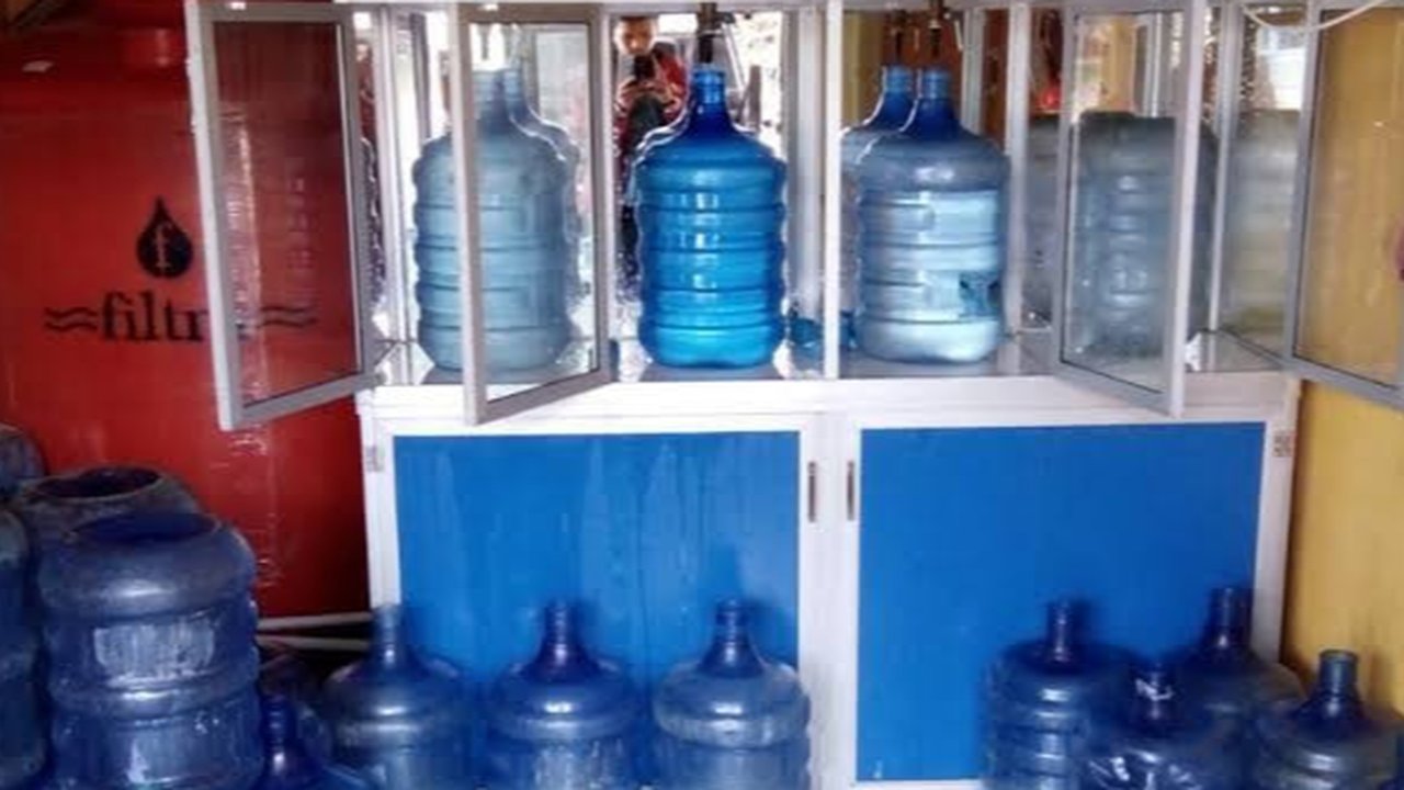 <p>Depo isi ulang galon air minum</p>