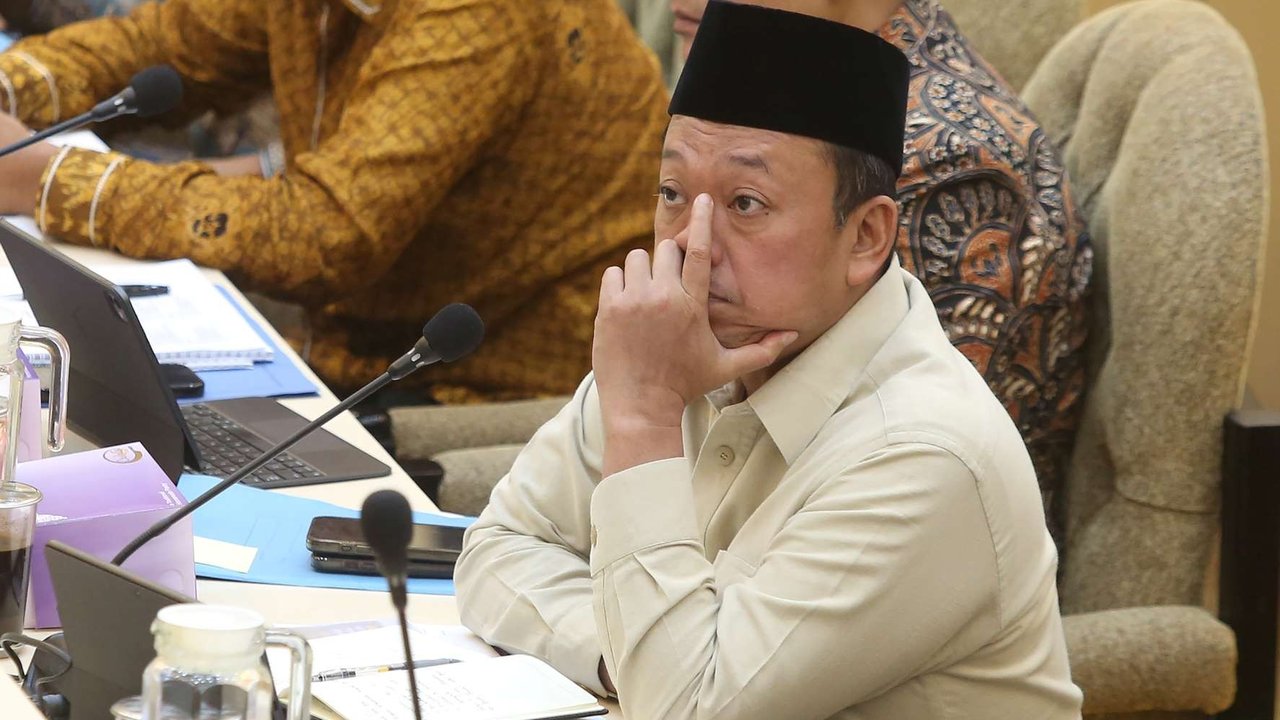 Menteri Agraria dan Tata Ruang (ATR) Nusron Wahid mengikuti rapat kerja dengan Komisi II DPR RI di Kompleks Parlemen, Senayan, Jakarta, Kamis (30/1/2025).