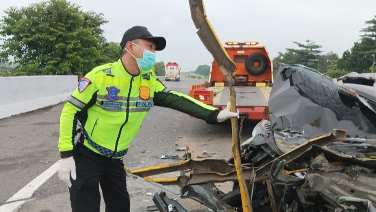 Kecelakaan rombongan pegawati Dinsos Jatim