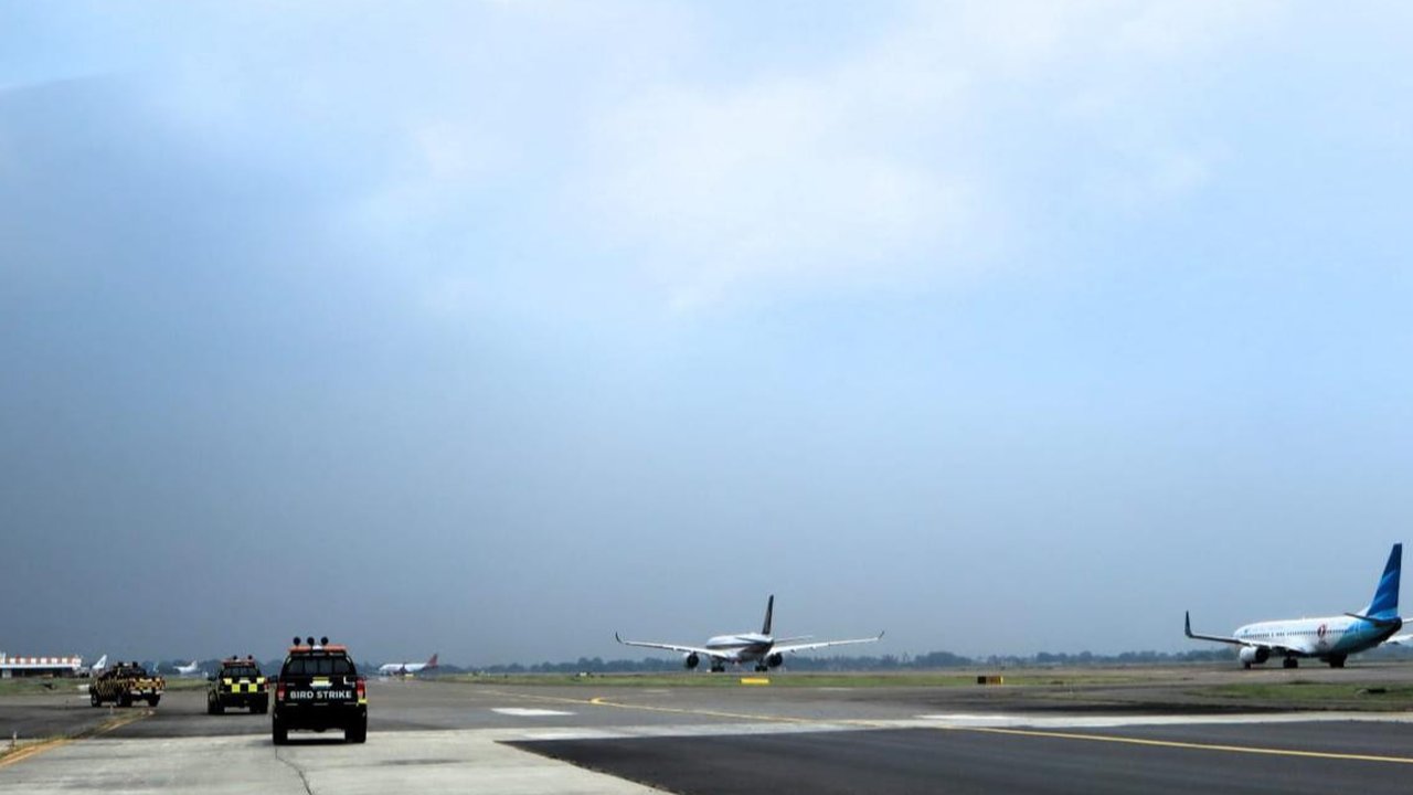 <p>Momen Idul Adha diproyeksikan terjadi peningkatan pergerakan penumpang pesawat di 20 bandara yang dikelola Angkasa Pura II, salah satunya di Bandara Soekarno-Hatta (Bandara Soetta). (Dok: AP II)</p>