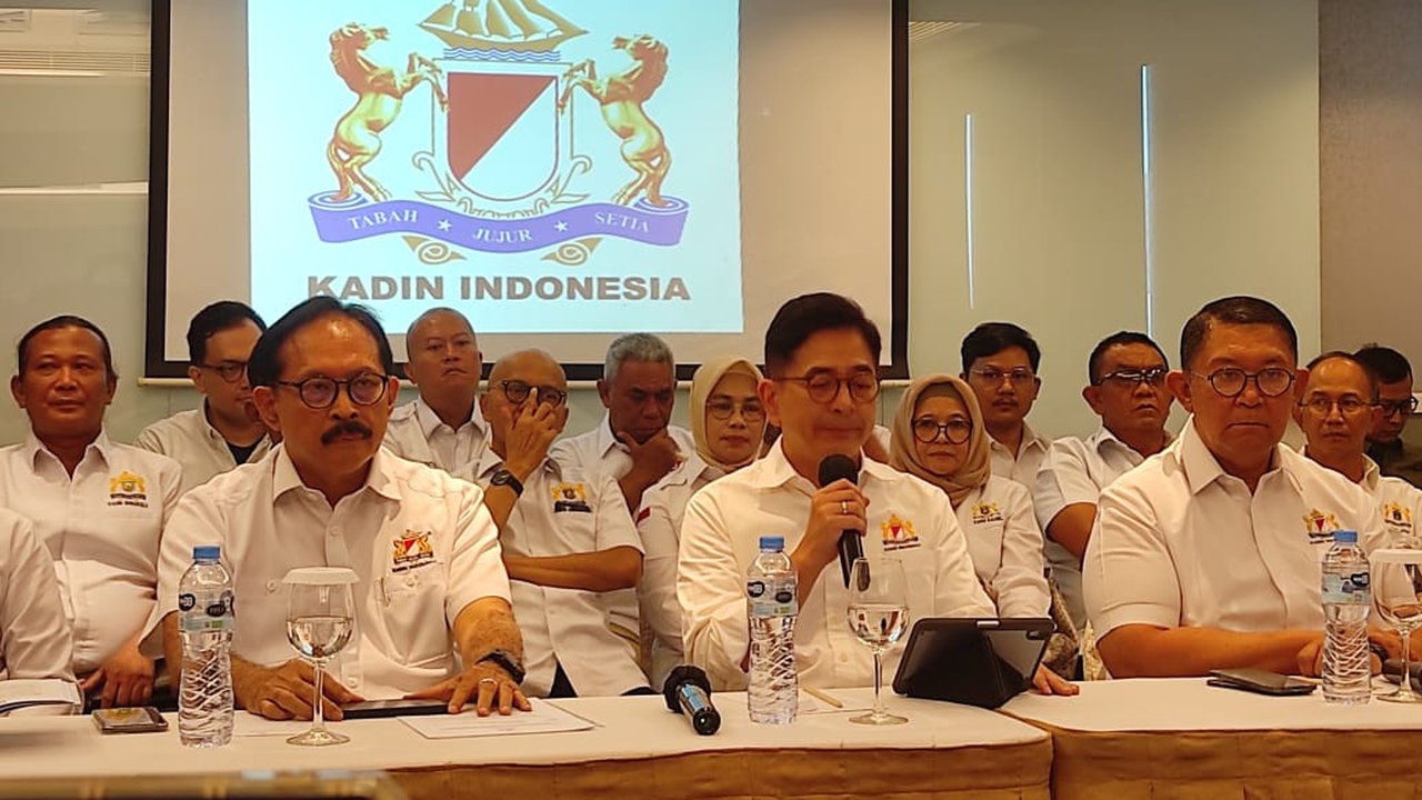 Ketua Umum Kadin Indonesia, Arsjad Rasjid menyebut kegiatan Musyawarah Nasional Luar Biasa (Munaslub) pada Sabtu, 14 September di Hotel St. Regis ilegal dan tidak sah karena tidak sesuai dengan Anggaran Dasar dan Anggaran Rumah Tangga (AD/ART).