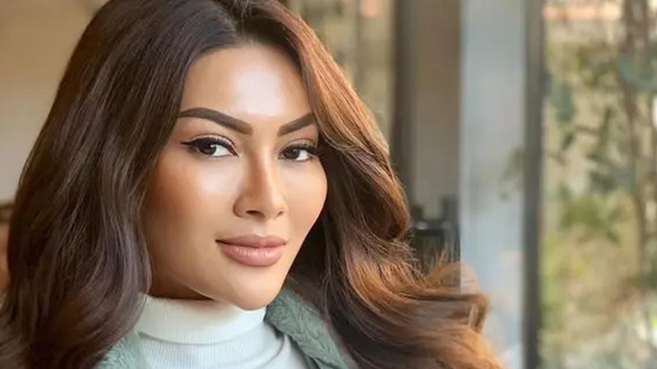 Delia Yasmine Nadim (https://www.instagram.com/p/CrGDQA2BhrU/?img_index=1)