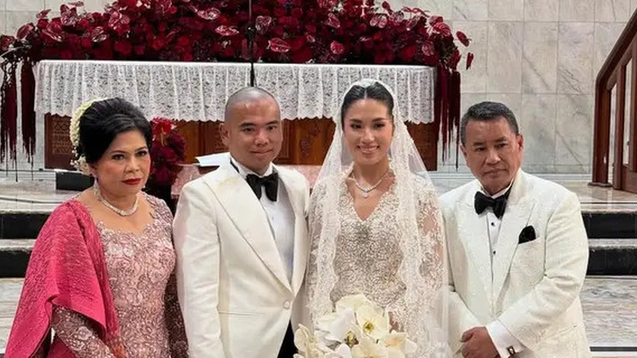 Potret Pernikahan Winona Delany dan Frank Hutapea Putra Hotman Paris (Sumber: Instagram/hotmanparisofficial)