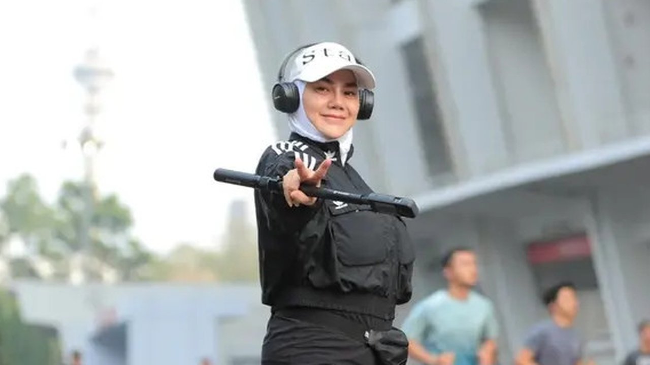 Potret Sarita Abdul Mukti Hobi Nge-Gym (Sumber: Instagram/queen_saritaabdulmukti)