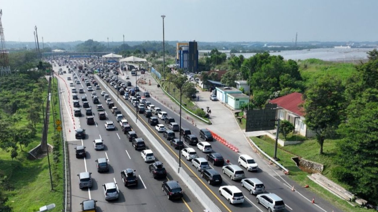 Gerbang Tol Cikampek Utama.