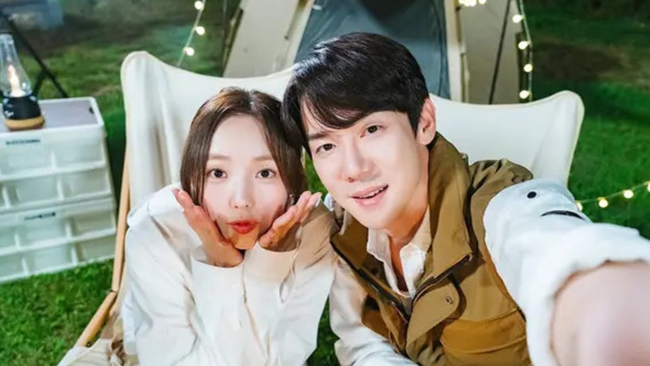 Chae Soo Bin - Yoo Yeon Seok dalam drakor When the Phone Rings. (MBC via Soompi)