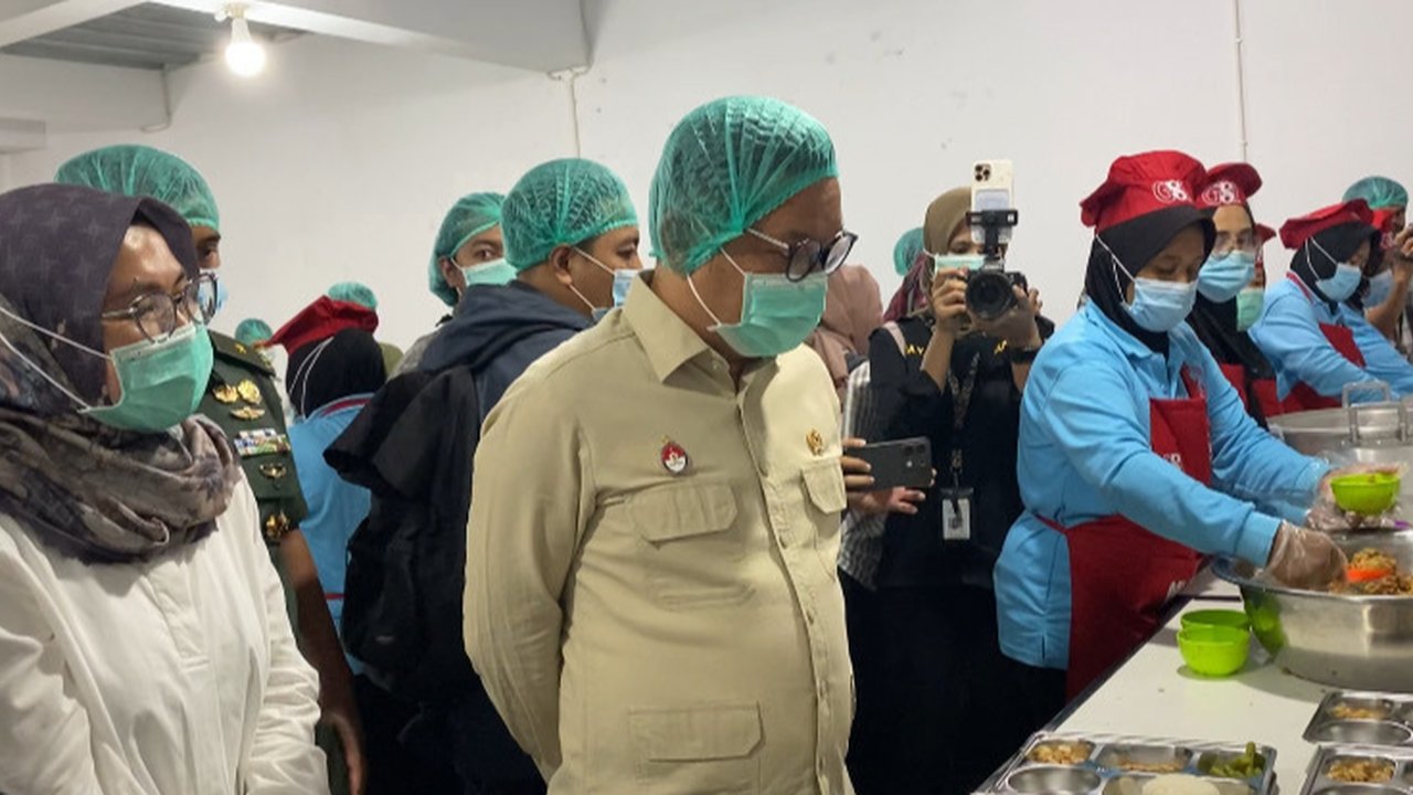 gubernur lemhanas tinjau dapur makan bergizi gratis di depok