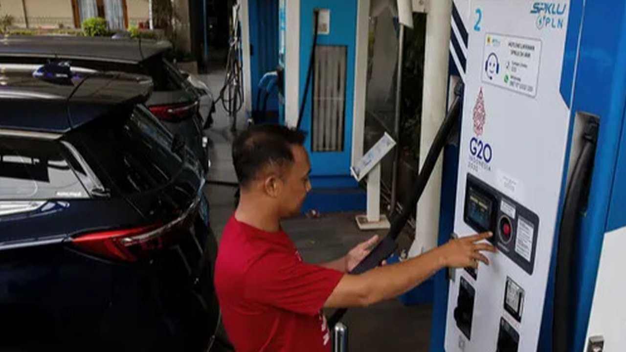FOTO: Libur Nataru 2024/2025, Konsumsi Energi Kendaraan Listrik di SPKLU Melonjak 500 Persen