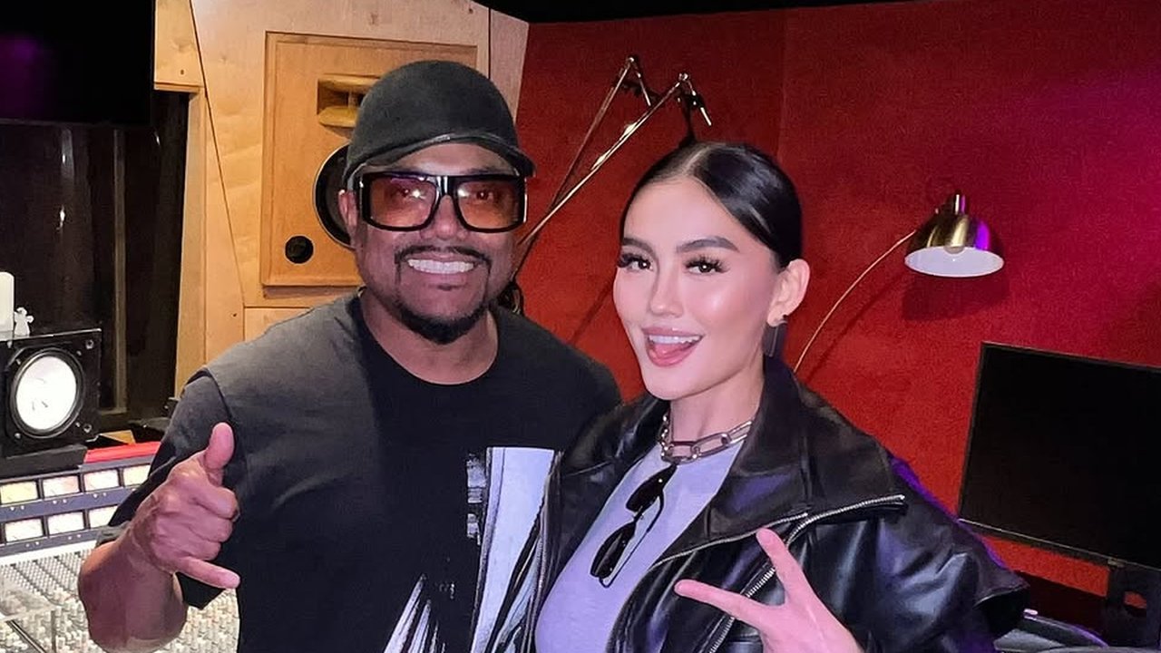 Potret Agnez Mo Berpose Bareng Selebriti Dunia, Netizen Tak Sabar Menunggu Album Barunya