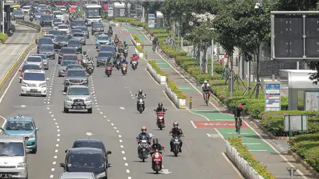Aturan ganjil genap Jakarta berlaku pada hari ini, Selasa (1/10/2024). (Liputan6.com/Faizal Fanani)