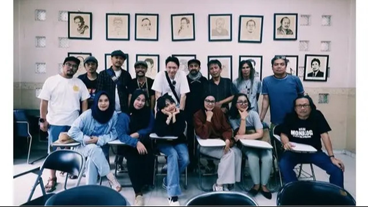 Potret Lawas Rina Nose saat Kuliah, Rina Nose nostalgia reuni teman jurusan teater. (sumber: Instagram/rinanose16)