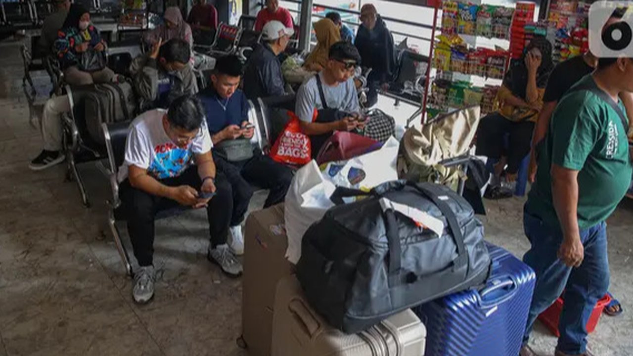 Menteri Perhubungan, Dudy Purwagandhi mengatakan ada 32.130 unit bus berkapasitas 1,2 juta penumpang serta 113 terminal penunjang sudah siap dioperasikan. (Liputan6.com/Angga Yuniar)