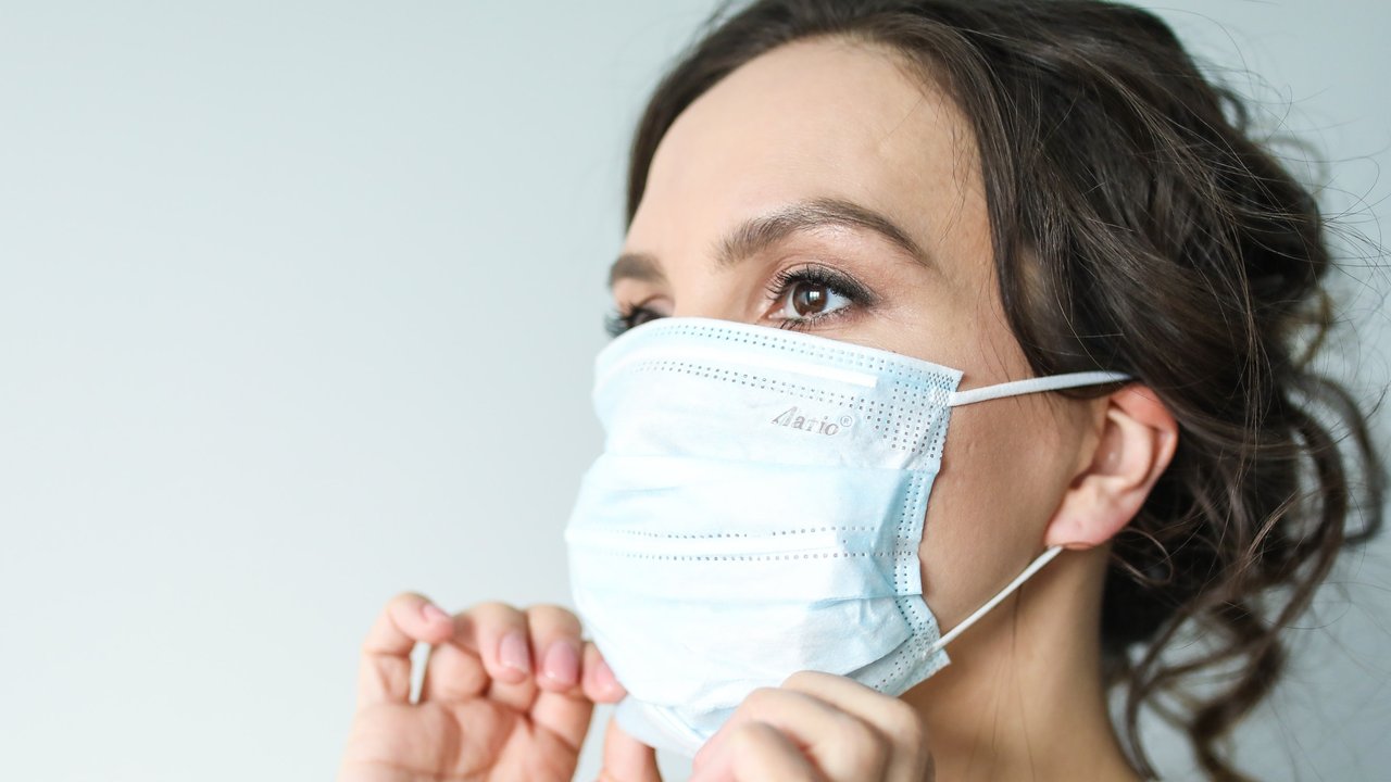 ilustrasi masker mulut | pexels.com/@polina-tankilevitch