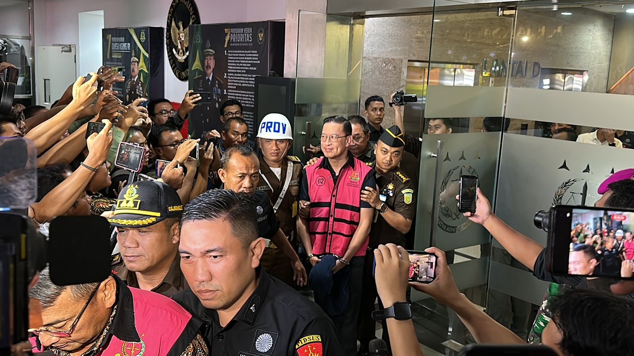 Mantan Menteri Perdagangan (Mendag) Thomas Trikasih Lembong (TTL) alias Tom Lembong ditetapkan sebagai tersangka kasus korupsi komoditas gula yang terjadi di lingkungan Kementerian Perdagangan (Kemendag) periode 2015-2023. Tom Lembong pun langsung ditahan selama 20 hari ke depan mulai Selasa, 29 Oktober 2024. (Liputan6.com/Nanda Perdana Putra)