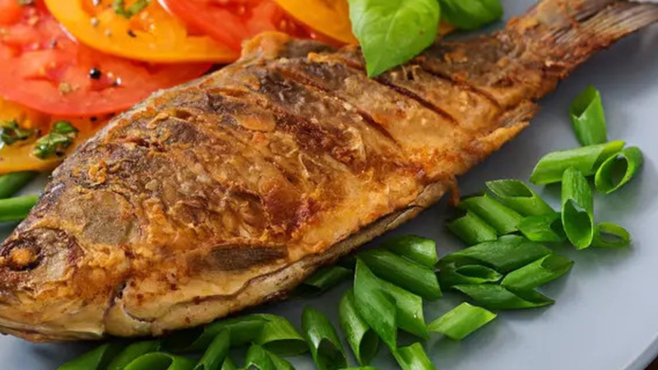Ilustrasi Ikan Goreng Tepung  (Sumber: freepik.com)