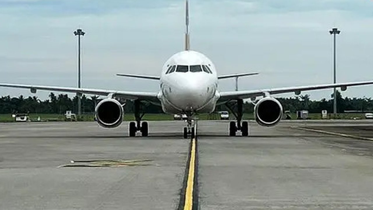 Maskapai penerbangan Super Air Jet melakukan penerbangan perdana dari Pekanbaru ke Bandara Kualanamu, Kabupaten Deli Serdang, Sumatera Utara (Sumut), Sabtu (1/6/2024). (Reza Efendi/Liputan6.c
