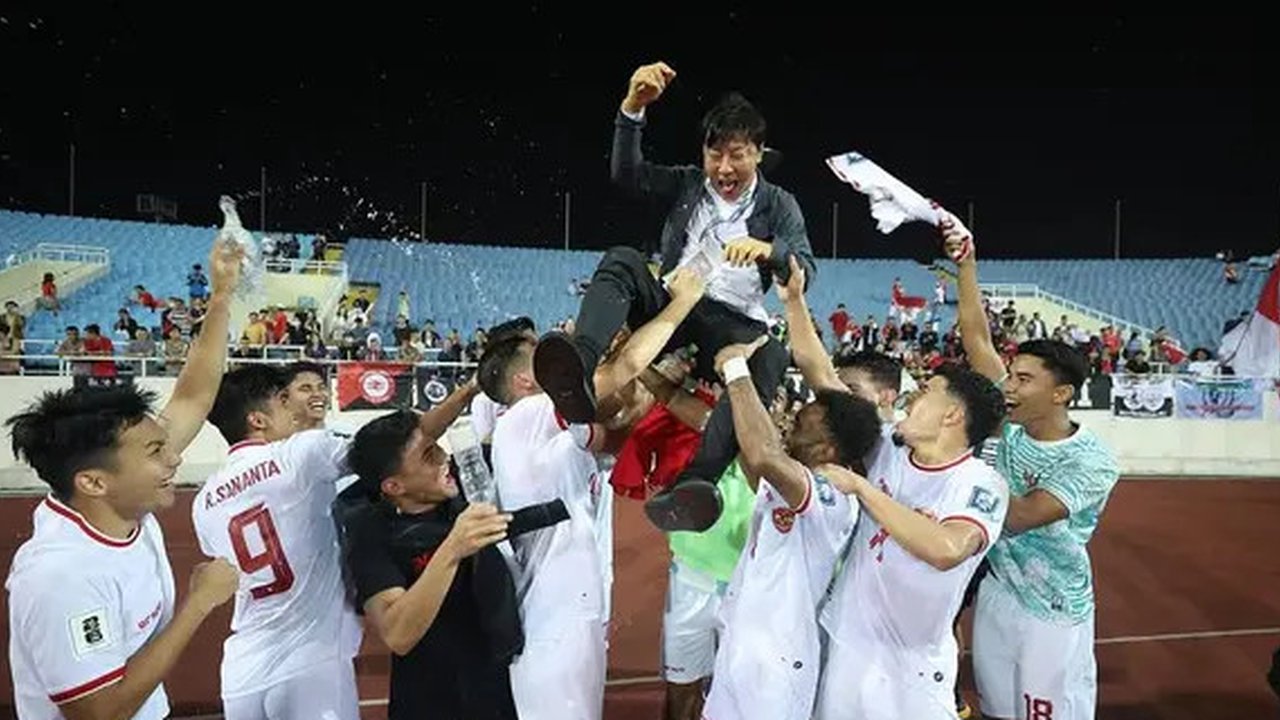 Shin Tae-yong bersama para pemain Timnas Indonesia (Foto: Instagram @witansulaiman_)