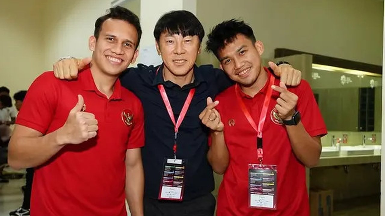 Shin Tae-yong bersama para pemain Timnas Indonesia (Foto: Instagram @witansulaiman_)
