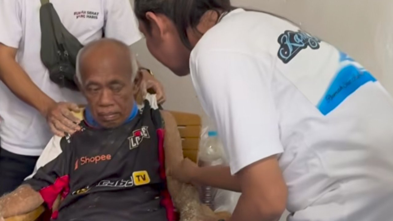 Sudah Bisa Berjalan, Panji Petualang Bantu Pengobatan Stroke Pak Tarno Oleh Kang Haris