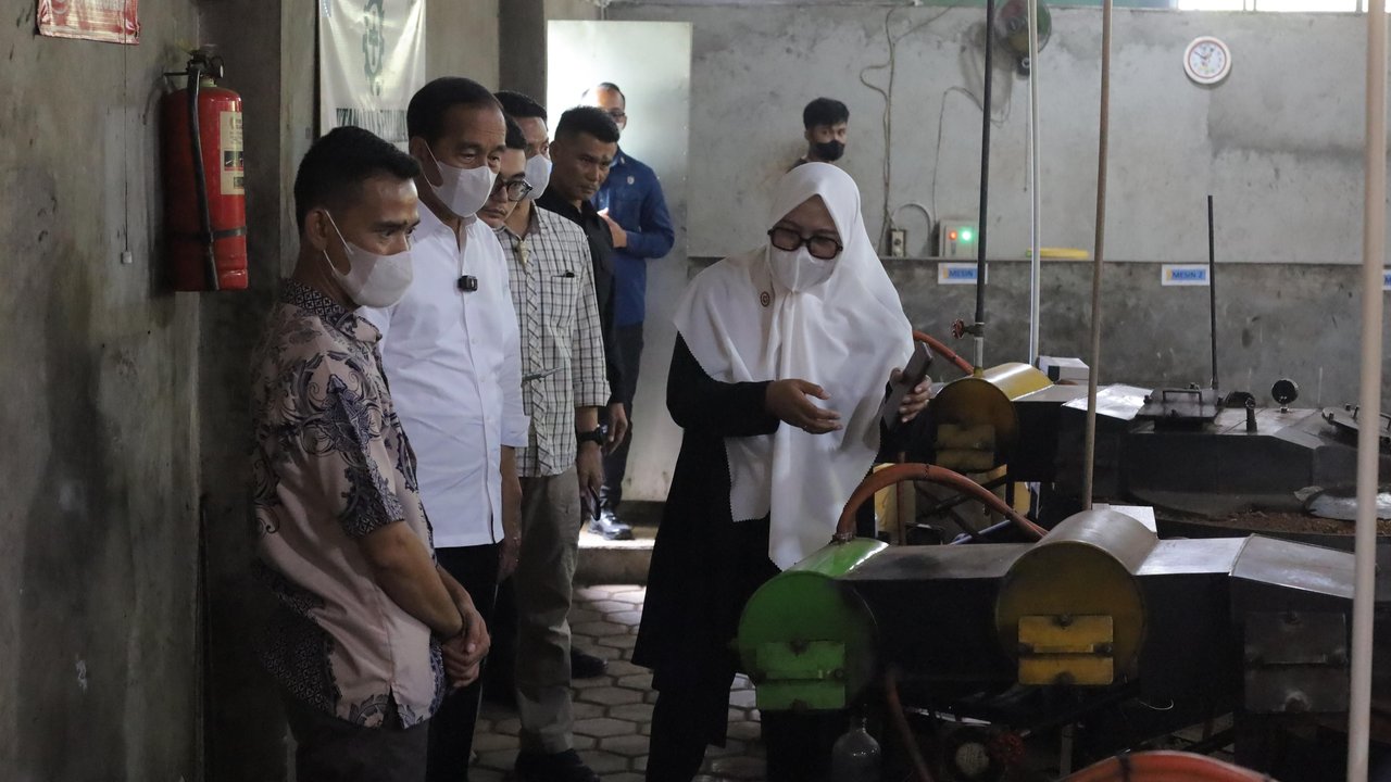 Jokowi Kunjungi Pengolahan Sampah Plastik Jadi Petasol di BSB