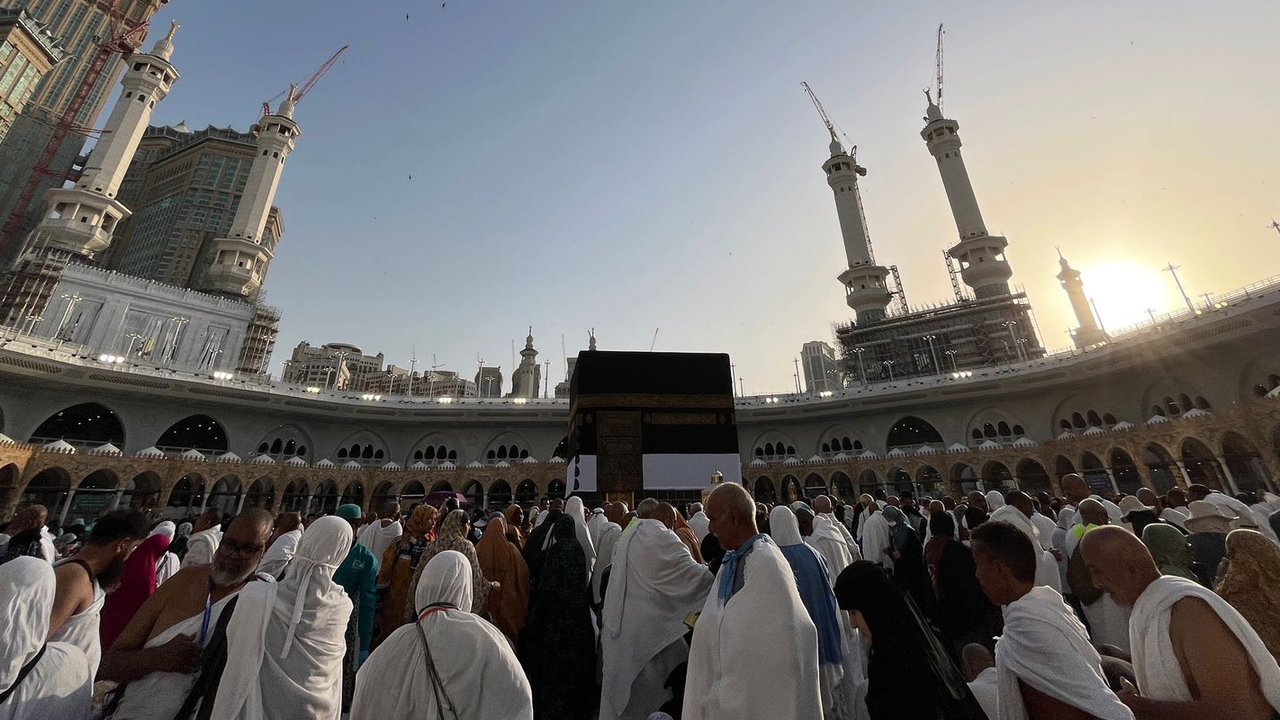 Petugas Penyelenggara Ibadah Haji (PPIH) Arab Saudi memberangkatkan jemaah calon haji ke Arafah untuk memulai rangkaian puncak haji pada 14 Juni 2024 atau 8 Zulhijjah 1445 H, dimulai pukul 07.00 Waktu Arab Saudi (WAS). (Dokumentasi Kemenag RI)