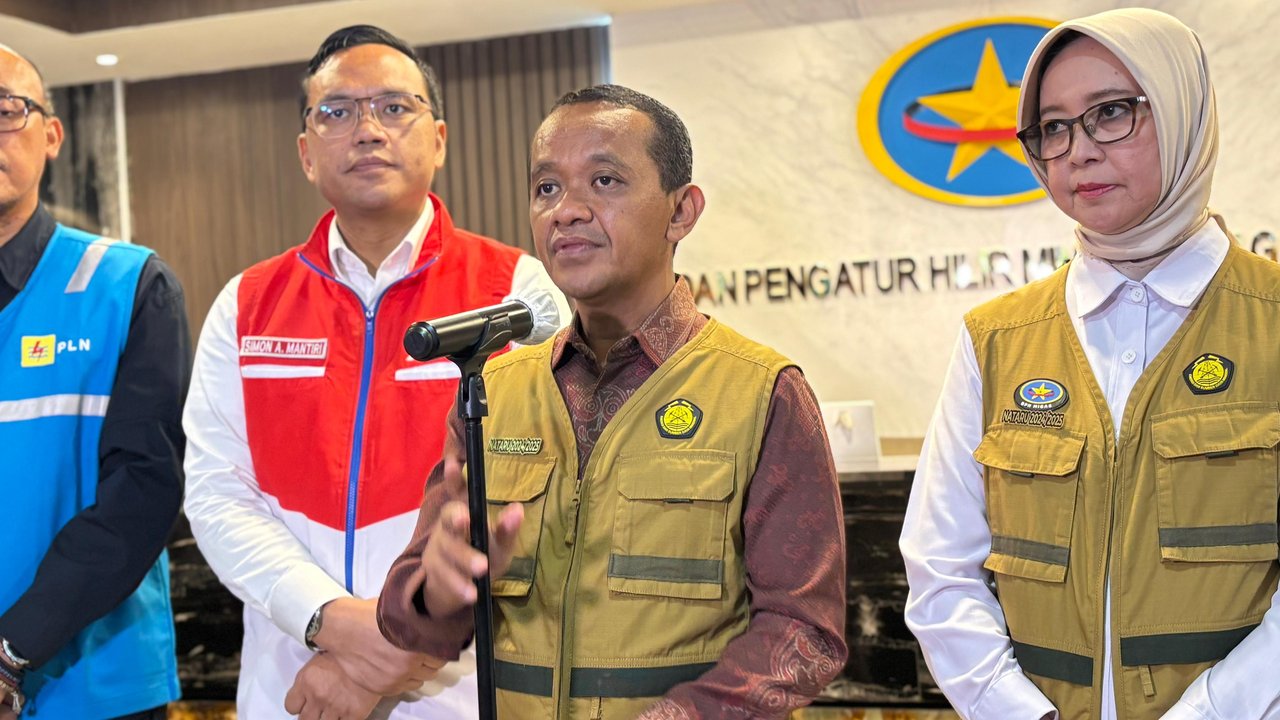 Menteri Energi dan Sumber Daya Mineral (ESDM) Bahlil Lahadalia target bisa mencapai program biodiesel 50 persen, atau B50 pada 2026 mendatang. Sehingga negara tak lagi perlu melakukan impor BBM jenis Solar pada tahun tersebut.