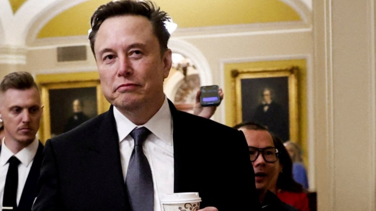 Pemimpin reformasi dari kelompok sayap kanan Inggris Nigel Farage dalam wawancara dengan BBC Sunday pada hari Minggu (5/1) membela Elon Musk setelah miliarder teknologi raksasa itu memposting di X bahwa Perdana Menteri Keir Starmer “terlibat dalam pemerkosaan di Inggris” ketika ia gagal menuntut...