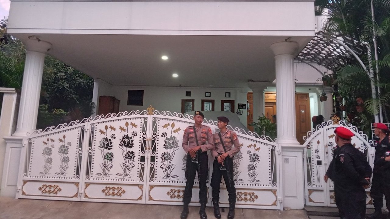 KPK Geledah Rumah Sekjen PDIP