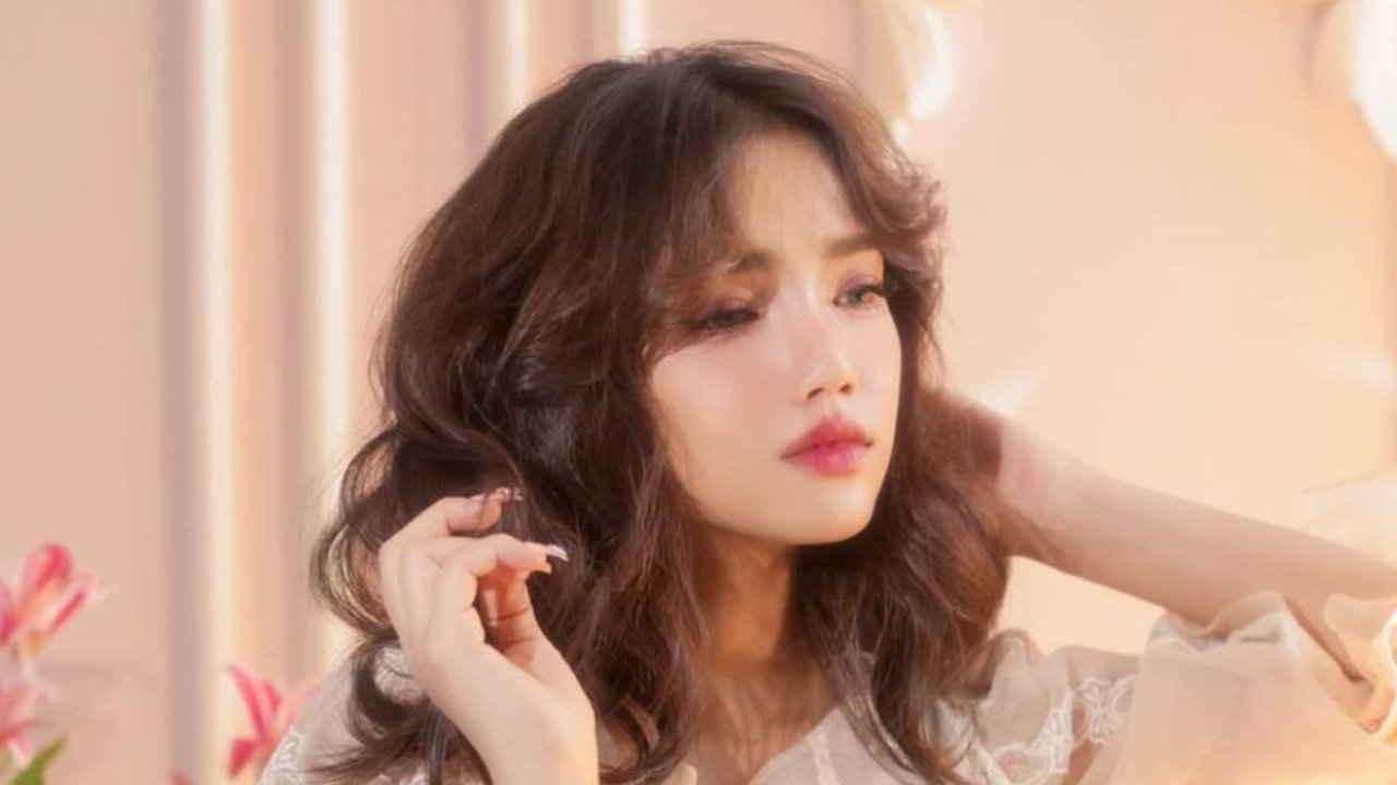 Fuji Ajak Nostalgia Lewat Foto Lawas dengan Rambut Ikal, Netizen Terkesima