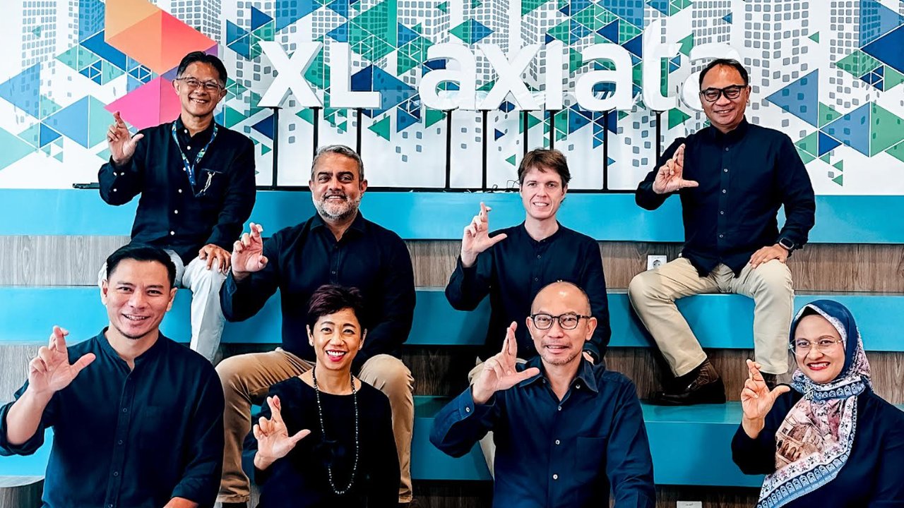 Pasca Umumkan Merger dengan Smartfren, Bos XL Axiata “Kompak” Resign