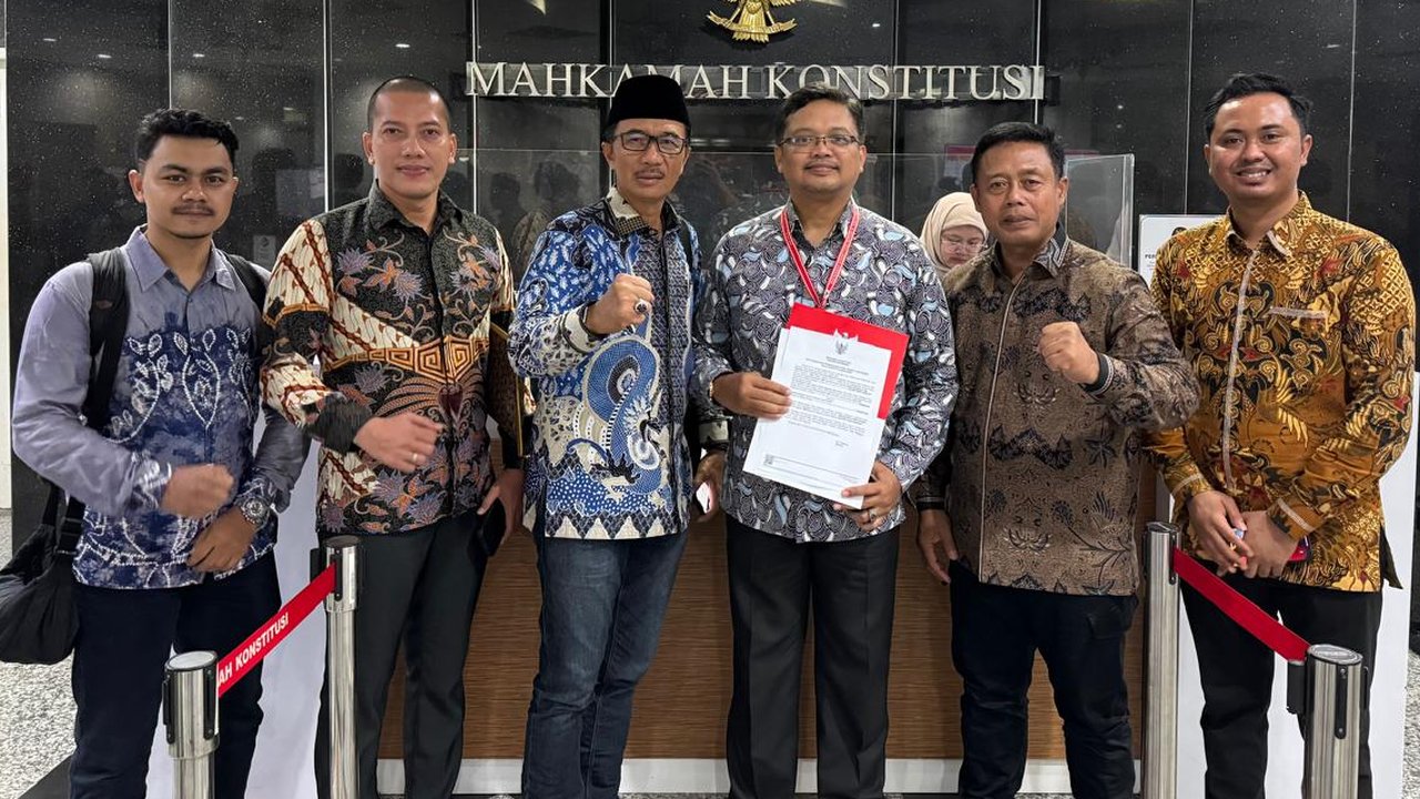 Tim Hukum Khofifah Emil Dardak