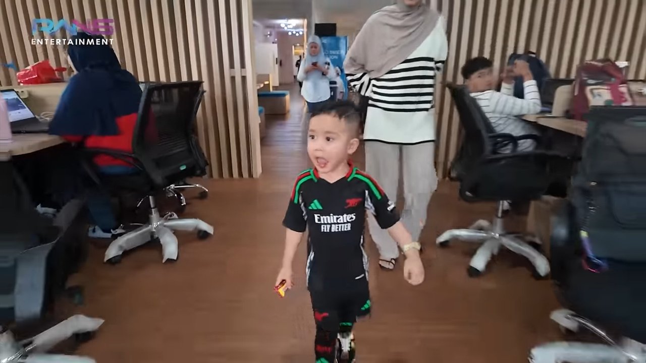 Potret Rayyanza Sidak ke Kantor Raffi-Nagita, Bos Kecil Temukan Karyawan Main Games di Jam Kerja Disorot