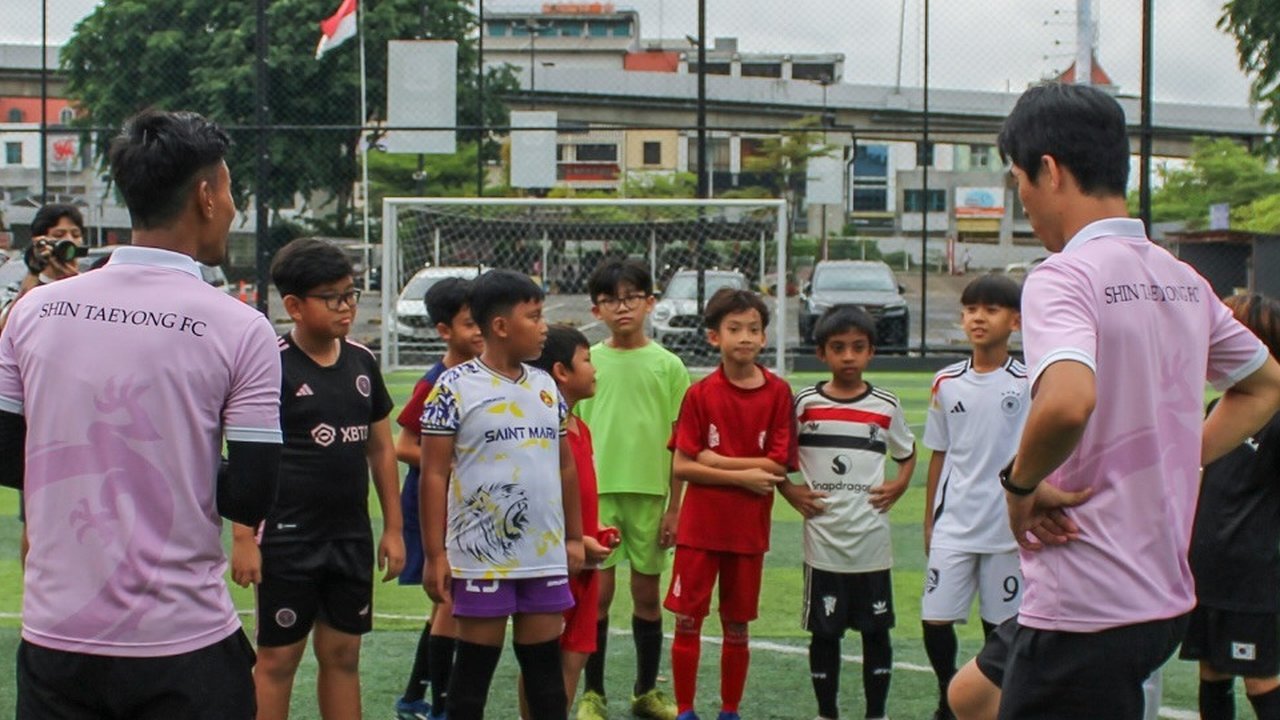 Pelatih Timnas Indonesia U-23, Shin Tae-yong saat menghadapi Irak U-23 pada laga perebutan tempat ketiga Piala Asia U-23 2024 di Abdullah bin Khalifa Stadium, Doha, Qatar, Kamis (2/5/2024)