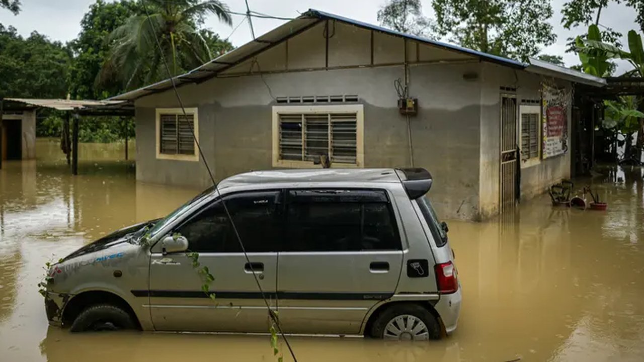 Cara Efektif Menghindari Risiko Mobil Bekas yang Pernah Terkena Banjir