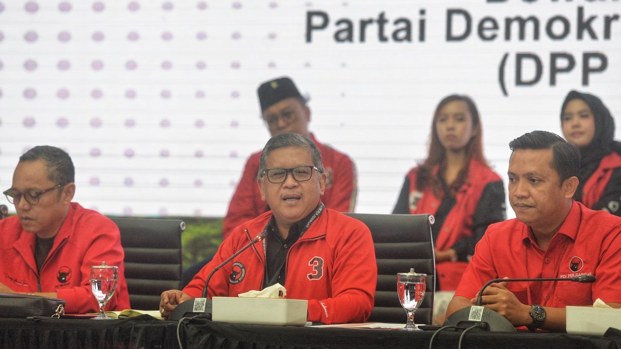 Sekretaris Jenderal DPP PDI Perjuangan (PDIP) Hasto Kristiyanto saat saat konferensi pers terkait Pilkada serentak 2024 di Kantor DPP PDIP, Jalan Diponegoro, Menteng, Jakarta, Minggu (1/12/2024). (Dok. Istimewa)