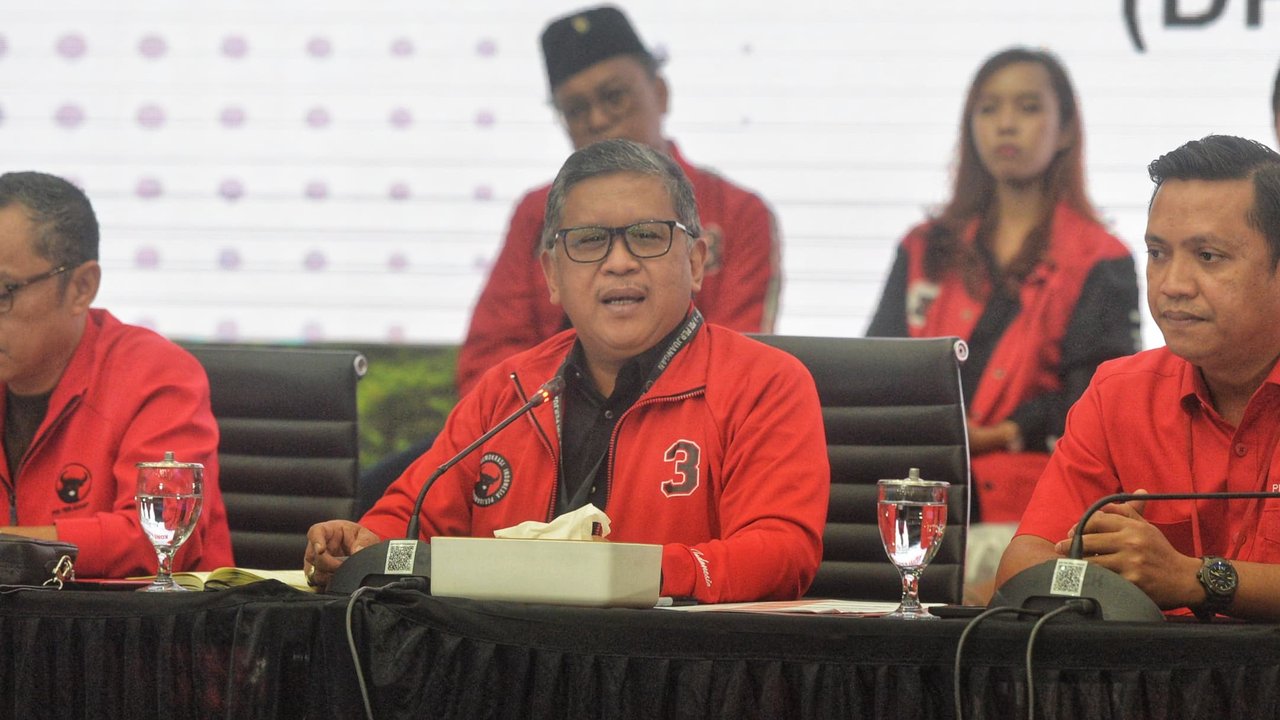 Sekretaris Jenderal DPP PDI Perjuangan (PDIP) Hasto Kristiyanto saat saat konferensi pers terkait Pilkada serentak 2024 di Kantor DPP PDIP, Jalan Diponegoro, Menteng, Jakarta, Minggu (1/12/2024). (Dok. Istimewa)
